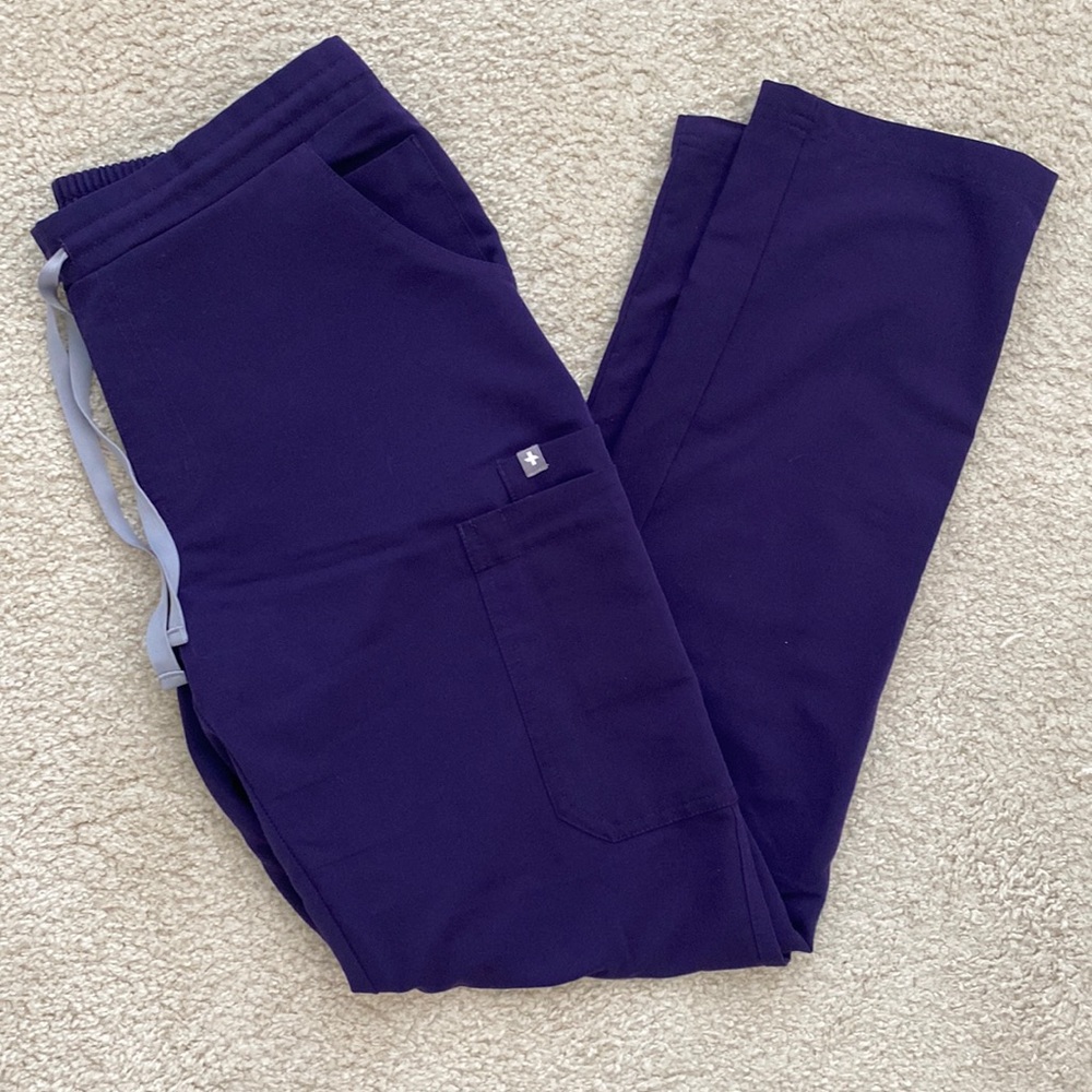 Women’s purple Figs Yola skinny scrub pants size S